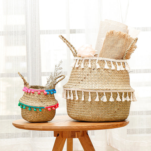 Small and large baskets with tassels.